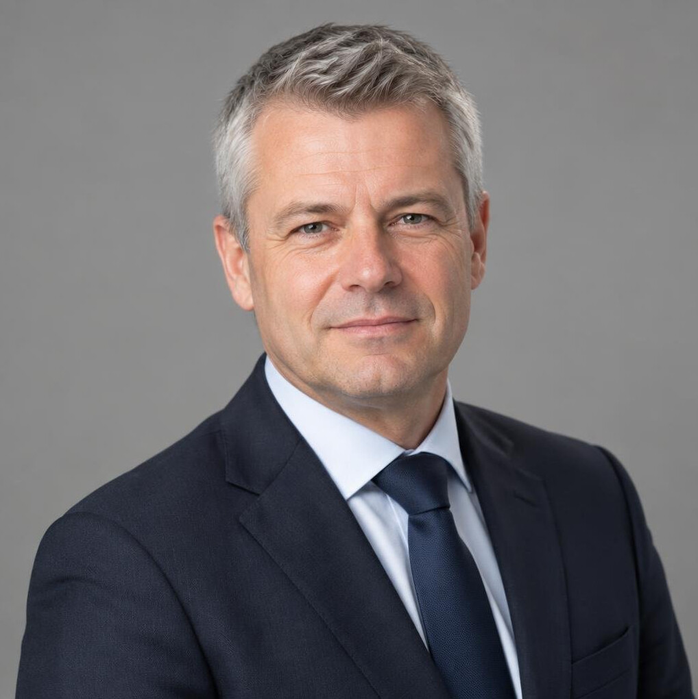 Portrait of a man in a suit, senior claims advisor